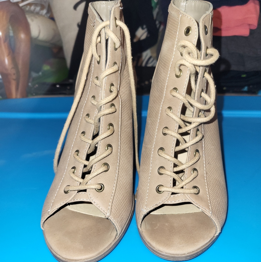 Womens shoes